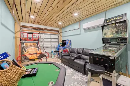 Spacious and Short Drive to Beach Отели в г. Бей-Пайнс