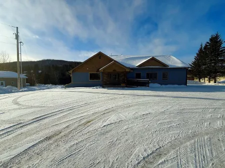 Riverview Retreat! Near Trails!