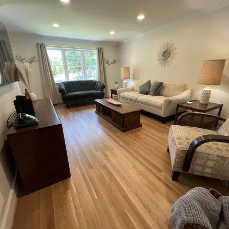 Restful Mid-Mod in the heart of Hickory