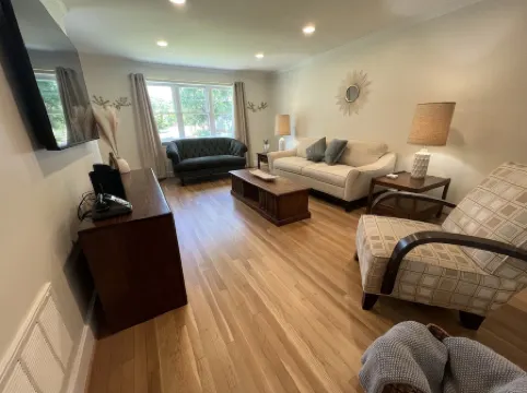 Restful Mid-Mod in the heart of Hickory