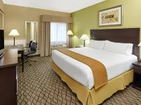 Holiday Inn Express & Suites Chicago-Libertyville Hotels in Mundelein