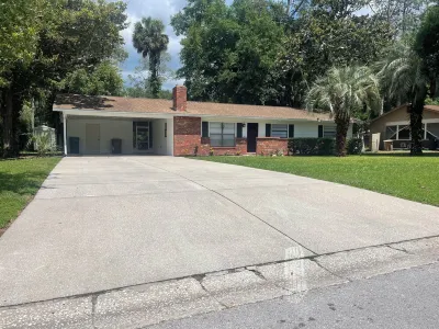 King, Close to  Downtown and WEC, FirePit, BBQ, Netflix, Fenced Backyard, DogsOk Hotel dekat Booster Stadium- Vanguard High School