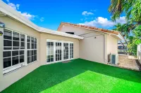 Heated Pool! Waterfront+Kayak! Close 2 Beach! Hotels near Walmart Supercenter