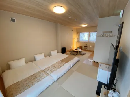 Ajito Hostel & CafeBar Отели рядом со станцией JR Shingu station