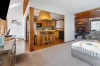 North Conway Getaway! Stonehurst Village Condo - 2,500 Sq. Ft