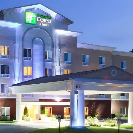 Holiday Inn Express & Suites CHARLOTTE- ARROWOOD by IHG Отели рядом с достопримечательностью «Торговый центр SouthPark»