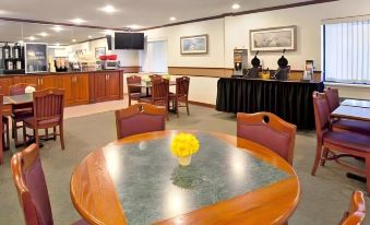 Norwood Inn & Suites Indianapolis