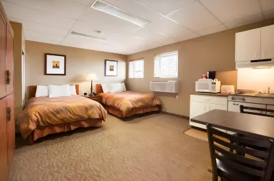 Central Suite Hotel Các khách sạn ở Lloydminster
