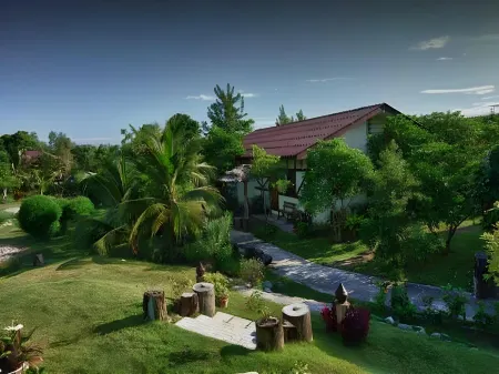 Sanita Cottage Отели рядом с достопримечательностью «Wat Chom Bung»