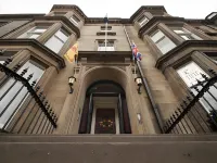 Palmerston Suites Hotels near Corstorphine