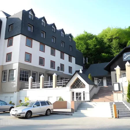 Hotel West