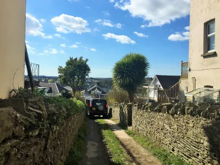 Rooftops, Sleeps 8 | Hot Tub*, Views & Log Burner