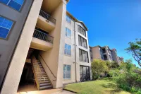 Stylish 3BR Condo in Tuscana Resort | Pool, Balcony & Prime Location! ChampionsGate Golf Resort附近的飯店