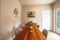 Cozy Cottage Near the Lake