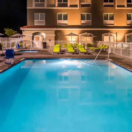 Holiday Inn Express & Suites ST. PETERSBURG - MADEIRA BEACH by IHG