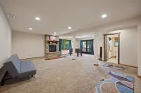 Traditional A-frame Luxe Cabin in Crestline Ca. 3bed3bath/3LVL/PRVT SPA/5+PRKING