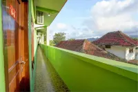 Hotel O Sahabat Syariah Near Plasa Telkom Bawean