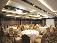 Landmark Hotel - บริการรถรับส่ง