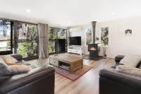 Goughs Retreat - Convenient to lake and mountain.