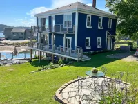 Seabreeze on the Harbor 1 - Stunning Island Retreat perched on Stonington Harbor Hotels in Stonington