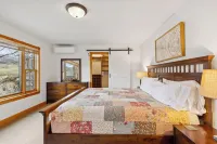 Charming Gardiner Home Steps from Yellowstone