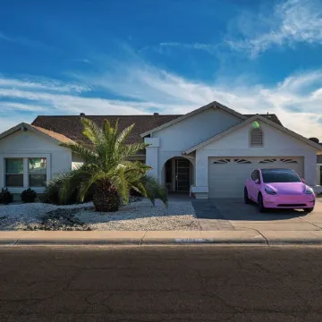 Dollhouse Daydream Barbie-inspired, Spacious 5-bedroom house with heated pool