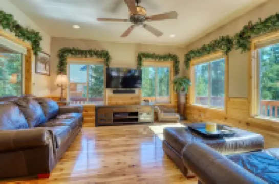 Mountain retreat in Duck Creek. Prime location.