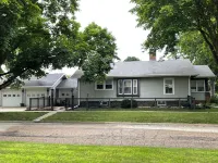 Charming 2-bedroom house in lovely Algona with WiFi, AC - 무료 와이파이