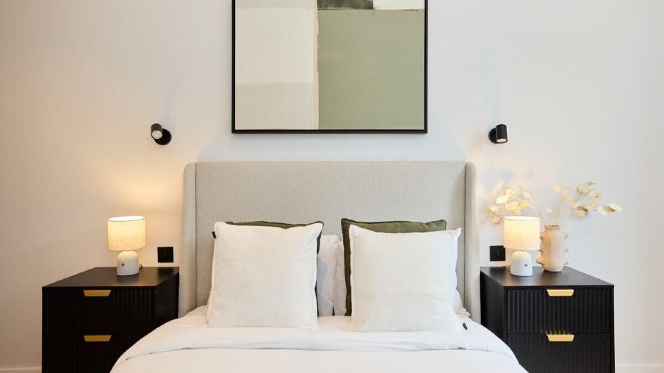 The Brondesbury Place - Bright 2Bdr Flat with Balcony + Parking