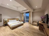 Finn's Weaver Resort, Kaziranga - piscina