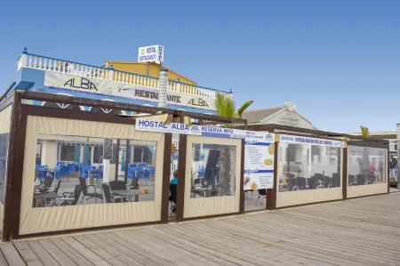Hostal Alba Отели рядом с достопримечательностью «Platja Centre»