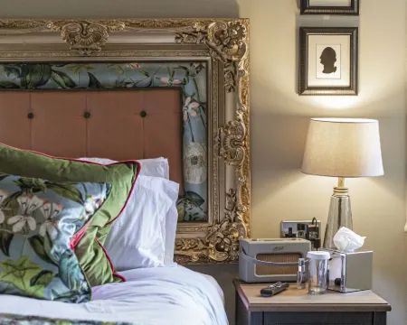 The Kings Arms and Royal Hotel, Godalming, Surrey Hotels in Godalming