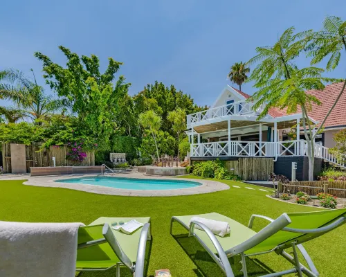 Yebo Boutique Guesthouse Hotels near Koop Sentrum