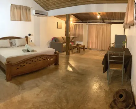 TamaHostel & Glamping Hotels in Tamarindo