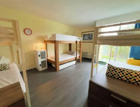 Bposhtels Orlando Florida Mall Отели рядом с достопримечательностью «Hukoo's Family Fun»