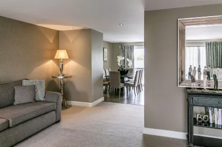 Carus Green Golf Club Townhouse Отели рядом с достопримечательностью «Квакер Тапестри Музеум»