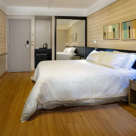 Momax Hotel