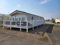 2Br-Sleeps6-Fireplace-Parking-Patio-Seaside