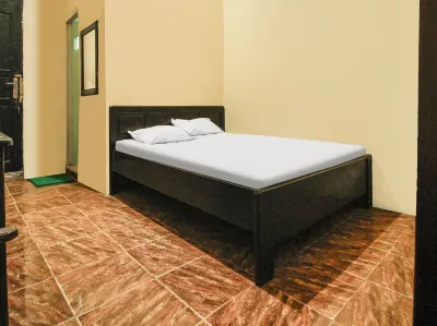 OYO 93443 Emmy Homestay Syariah Отели в г. 