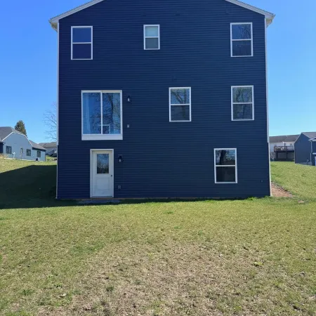 Charming 3-bedroom LED vibe cozy house with AC and WiFi in Steeple Chase.