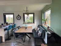 Beautiful Bungalow with Spacious Garden Hotéis em De Cocksdorp