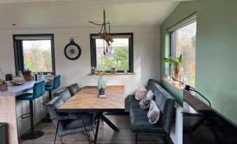 Beautiful Bungalow with Spacious Garden