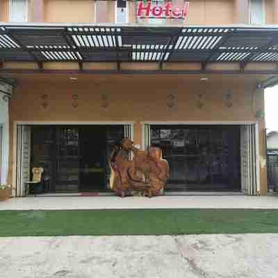 Louise Hotel Hotel Exterior