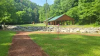 Little Bear Lodge 3 Bedroom Cabin by RedAwning Hotels in Sevier County