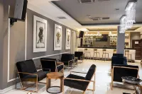 Tripod by Pedestal Hotel