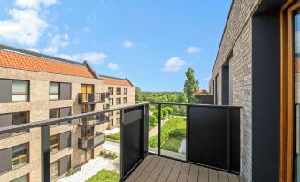 Lion Apartments - Front Park