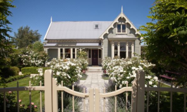 Lilac Rose Boutique Bed and Breakfast - Housity