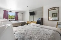 White Wing Lodge Hotels near Indian Point Floating Cafe