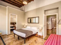Tritone Top House Hotels near Trevi