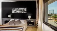 Radio Hotel - Balcony